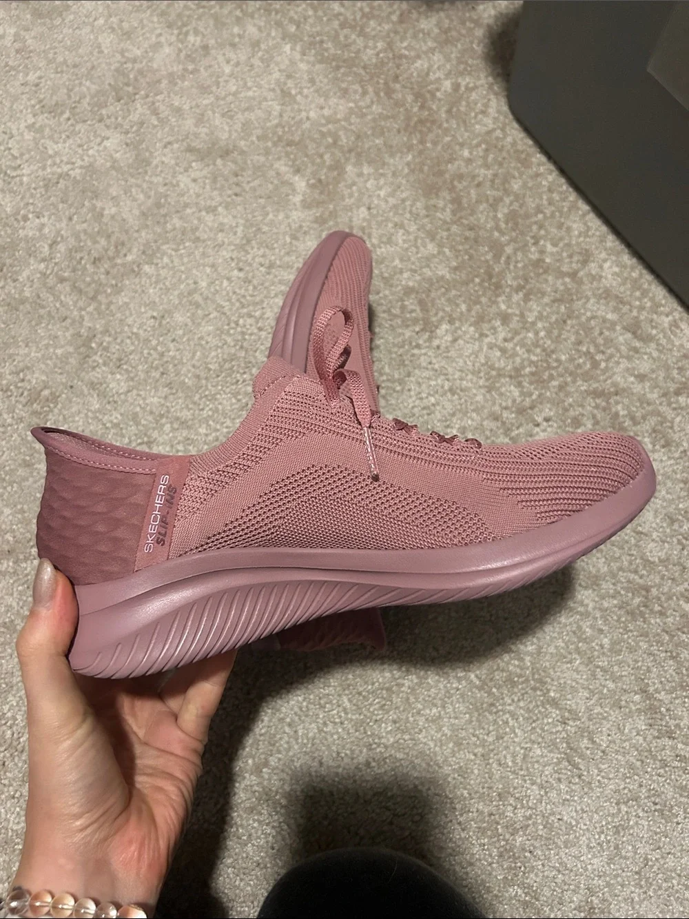 LIKE NEW Skechers Women’s Mauve Slip-On Knit Athletic Sneakers